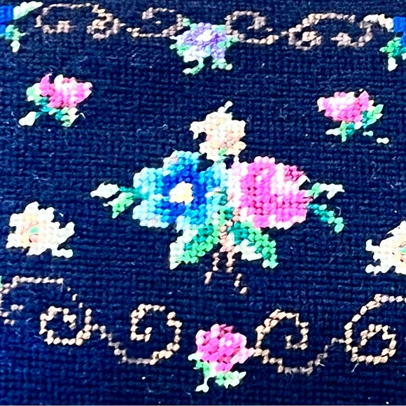 Spectacular Vintage Pettipoint Purse with Kisslock Change Purse and Mirror - Picture 3 of 15